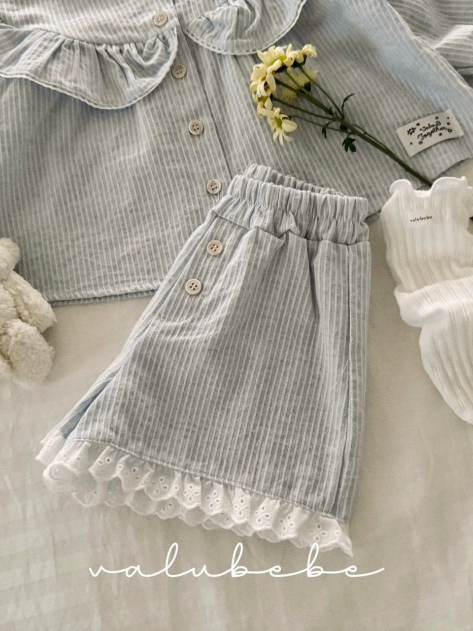 Classic lace half pants