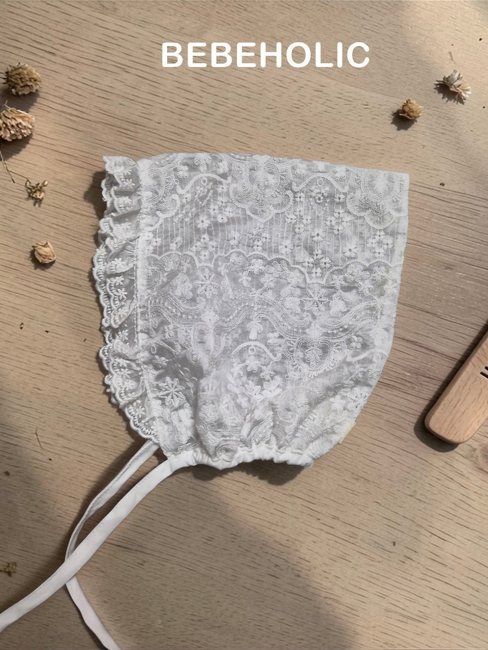 Lace frill bonnet
