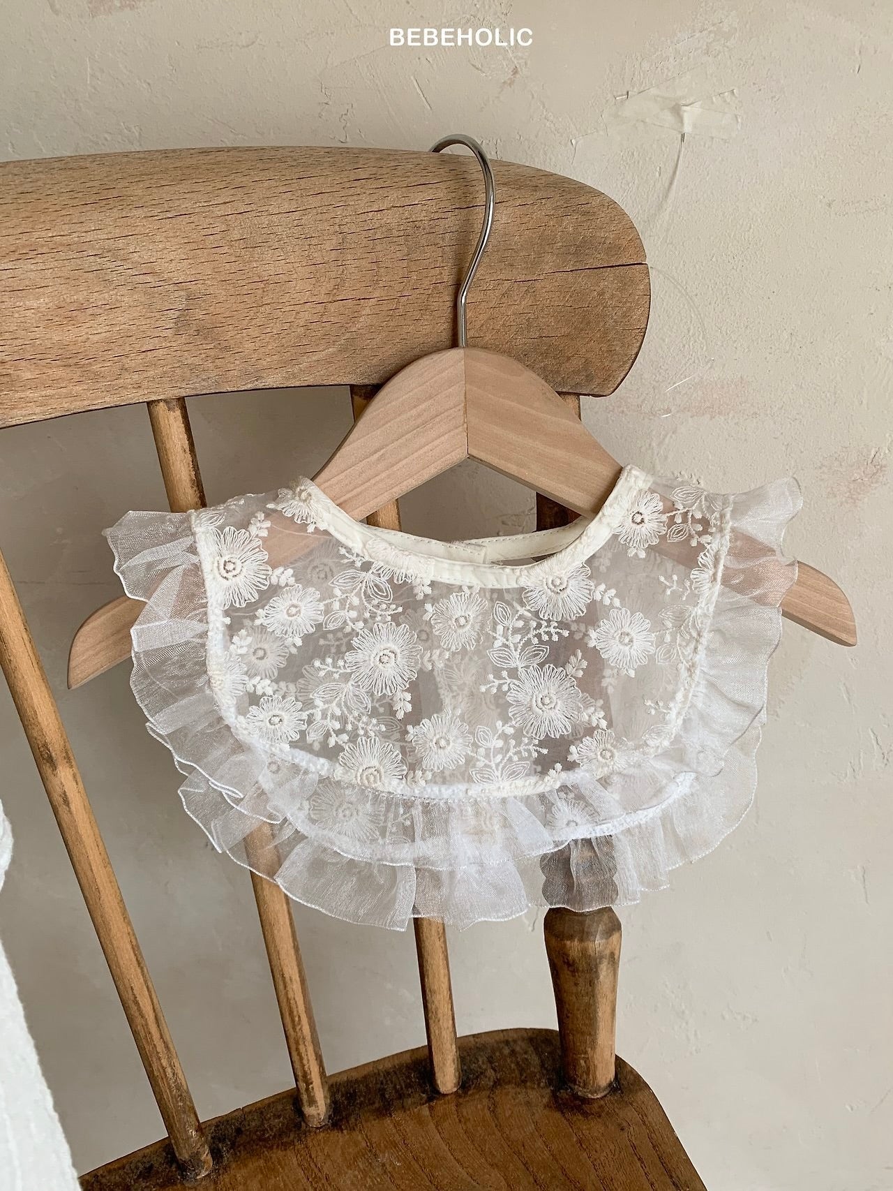 Lace motif frill cape