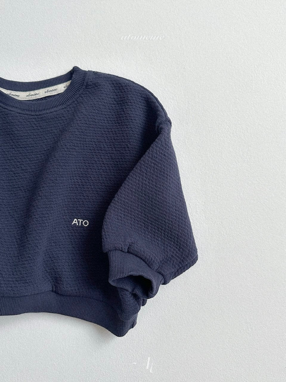 Minimal sweatshirt