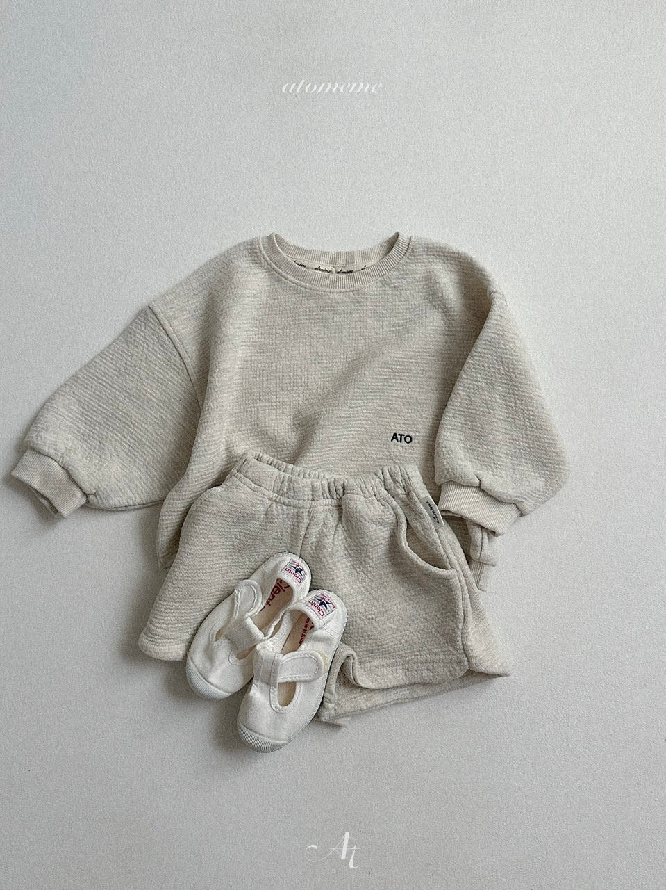 Minimal sweatshirt