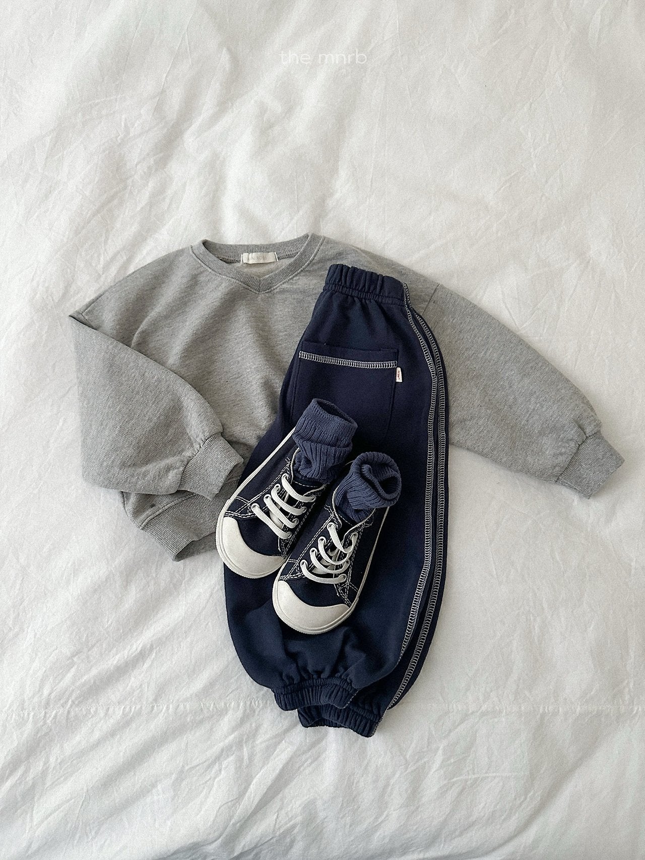 Low V-neck sweatshirt