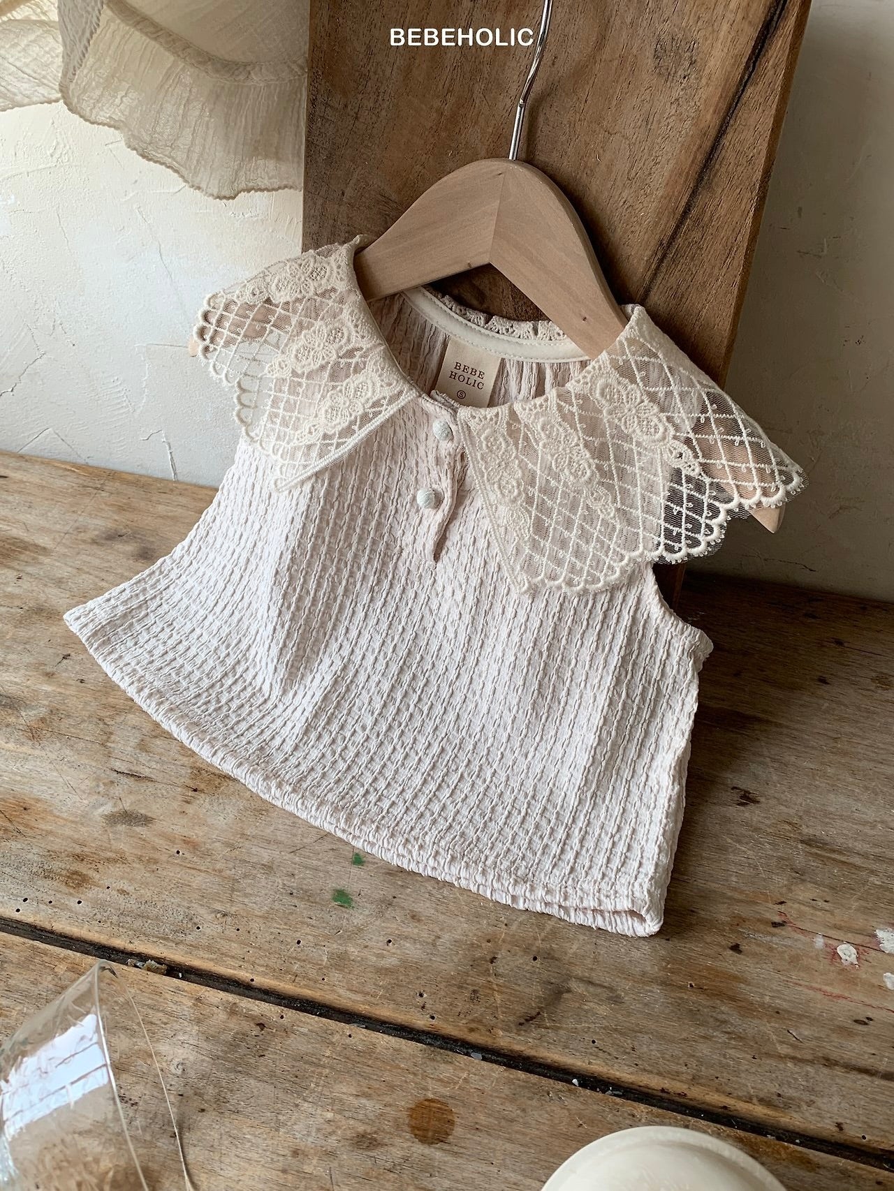Lace collar T