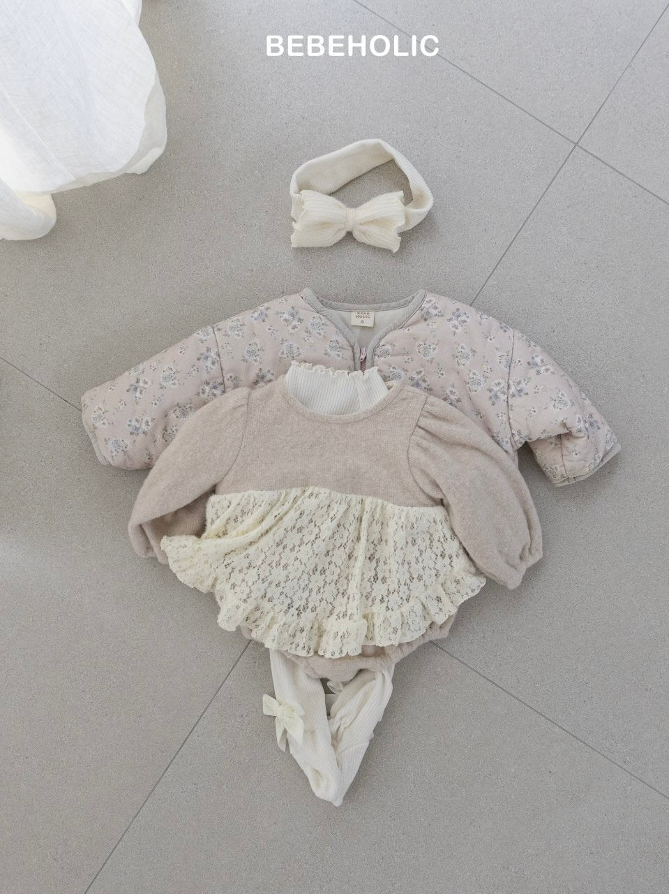 Lace frill rompers