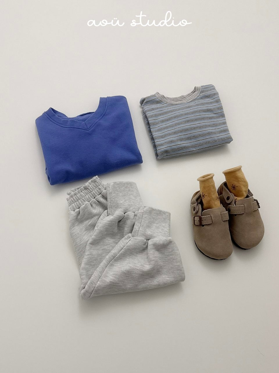 Benny V-neck sweatshirt