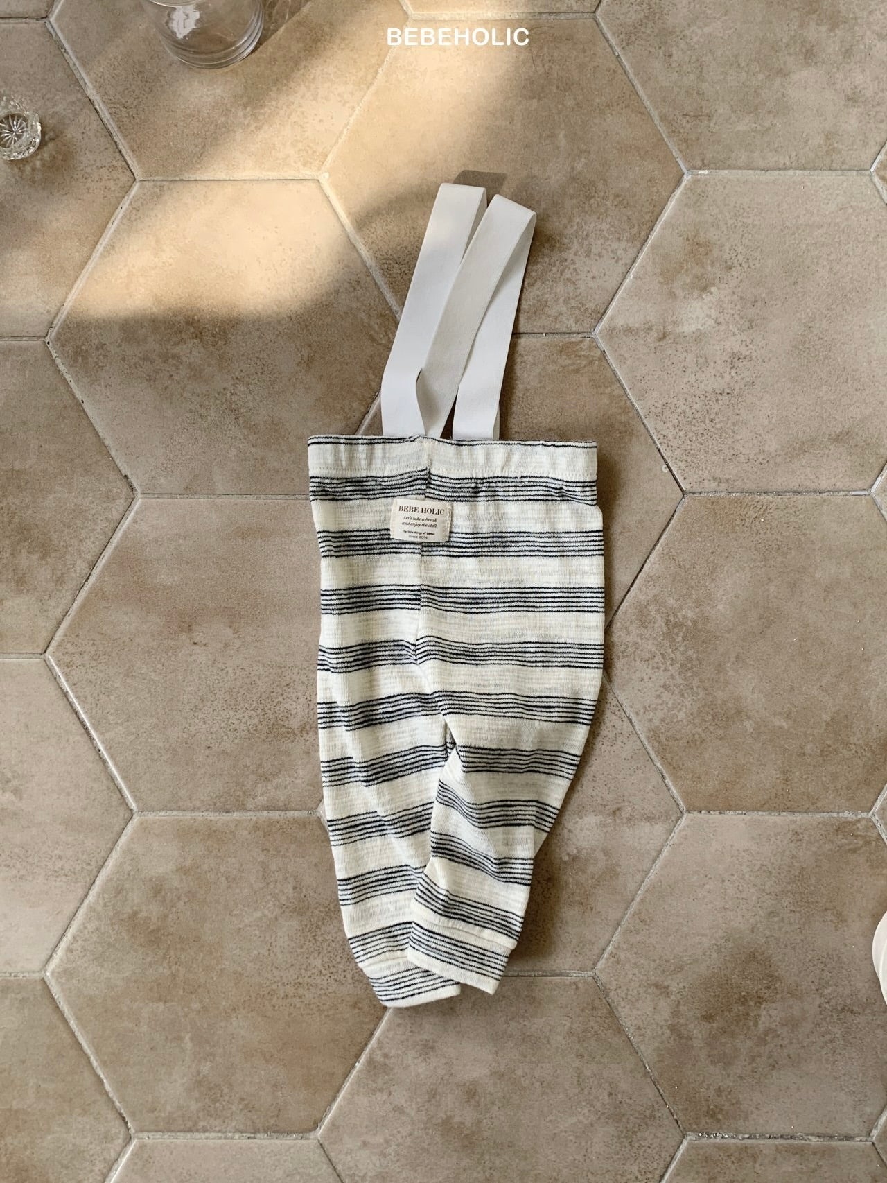 Sketch suspender leggings