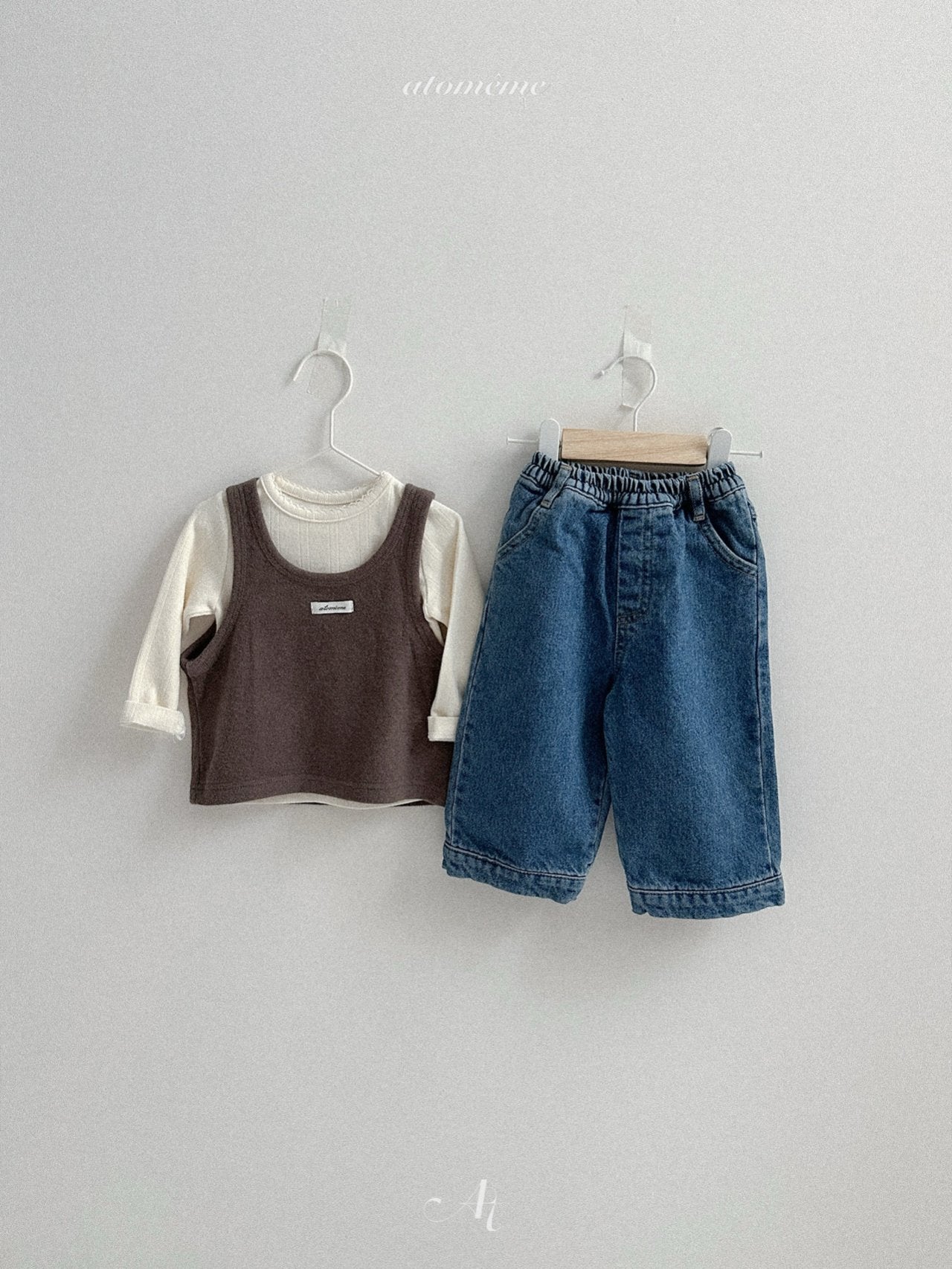 Eyelet picot lace T-shirt