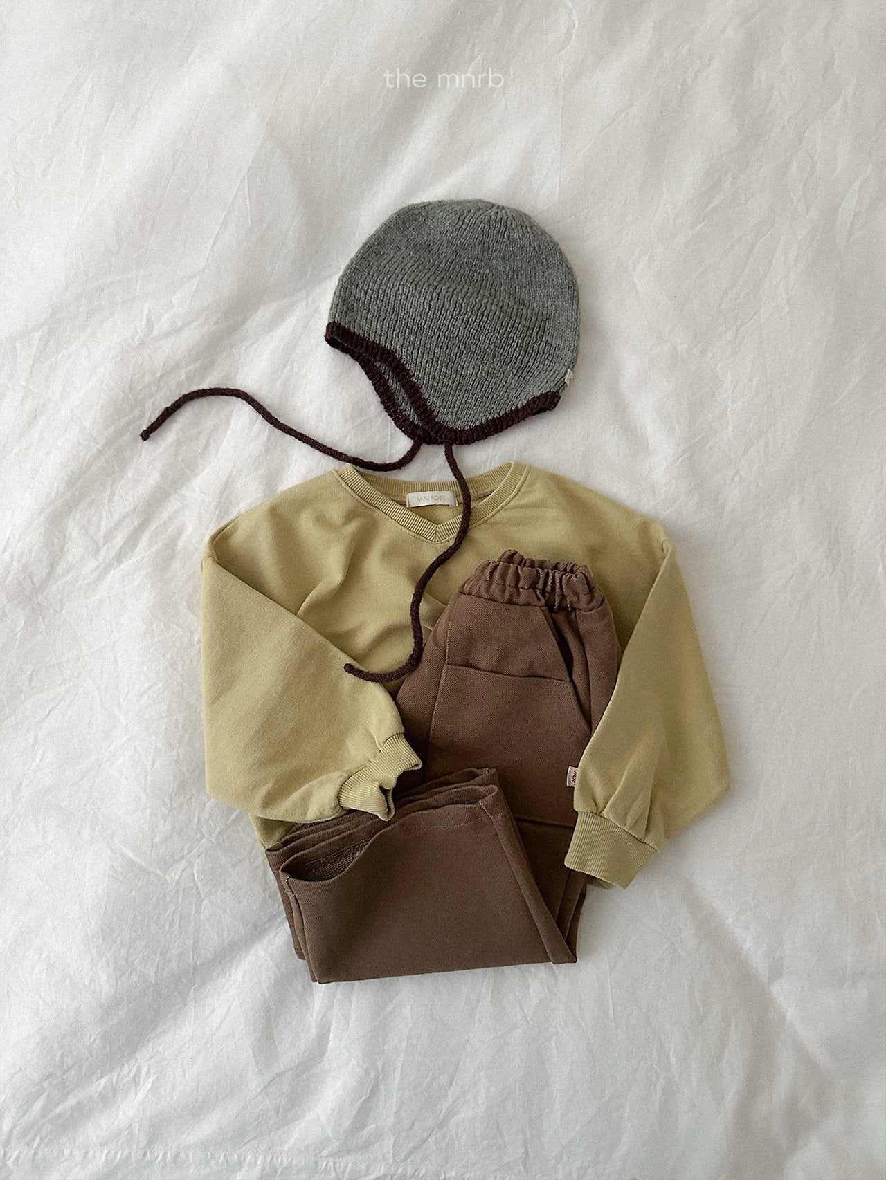 Low V-neck sweatshirt