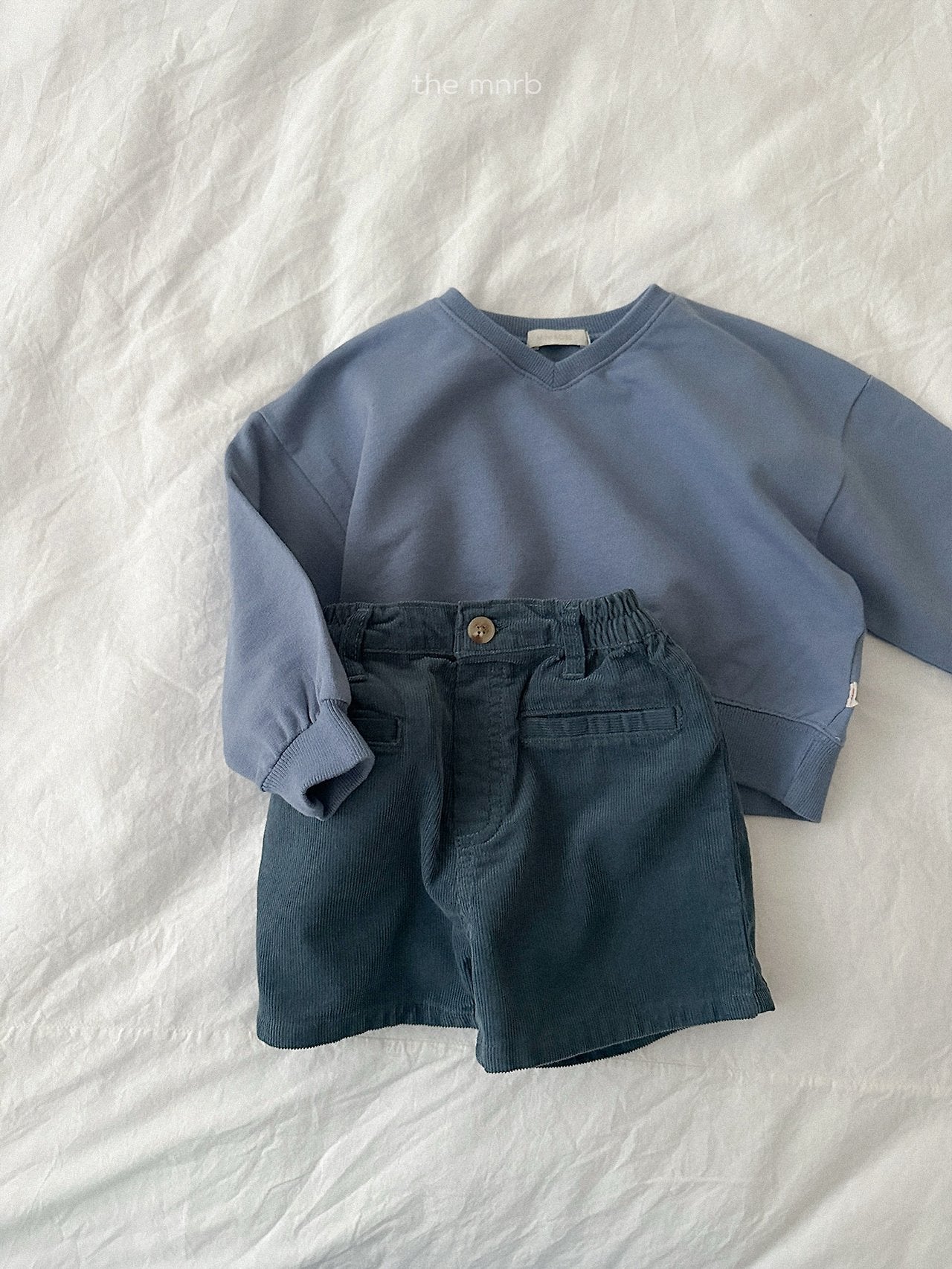 Low V-neck sweatshirt