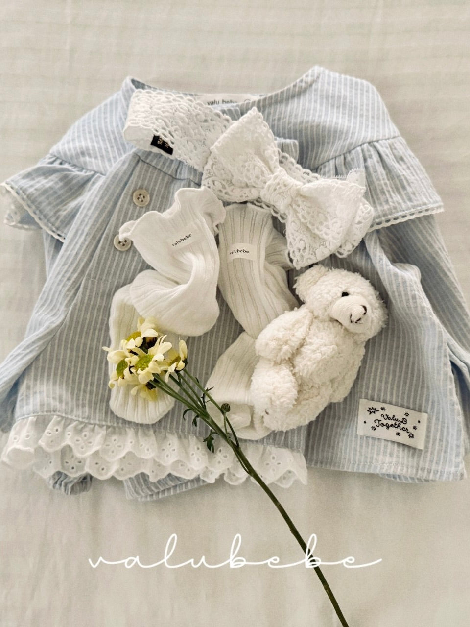 Classic lace half pants