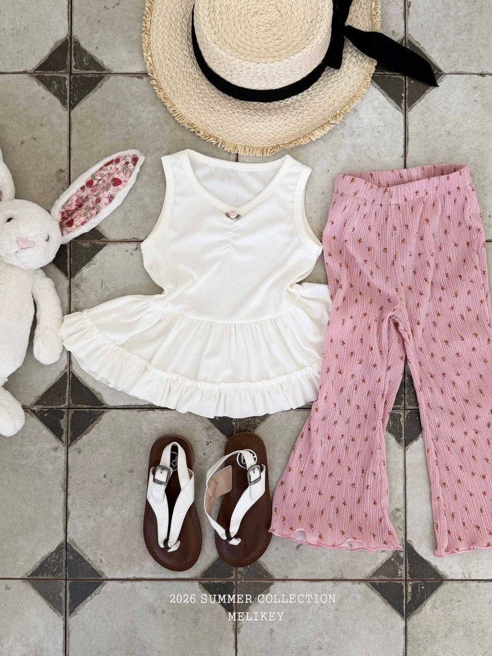 Floral pleated pants