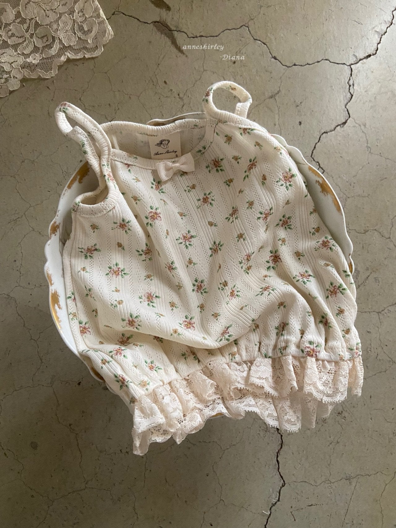 Berry sleeveless top