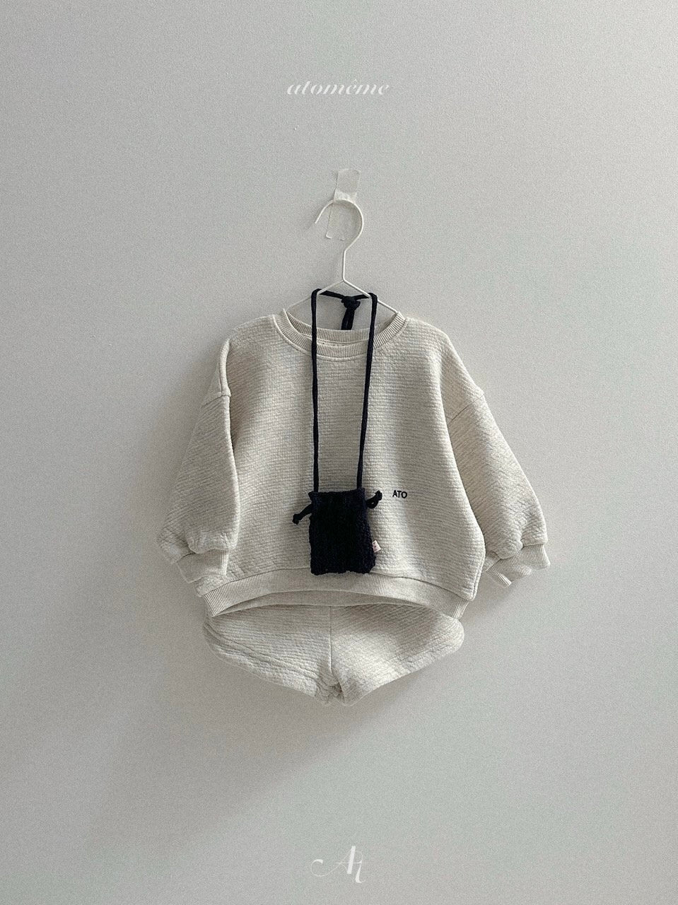 Minimal sweatshirt