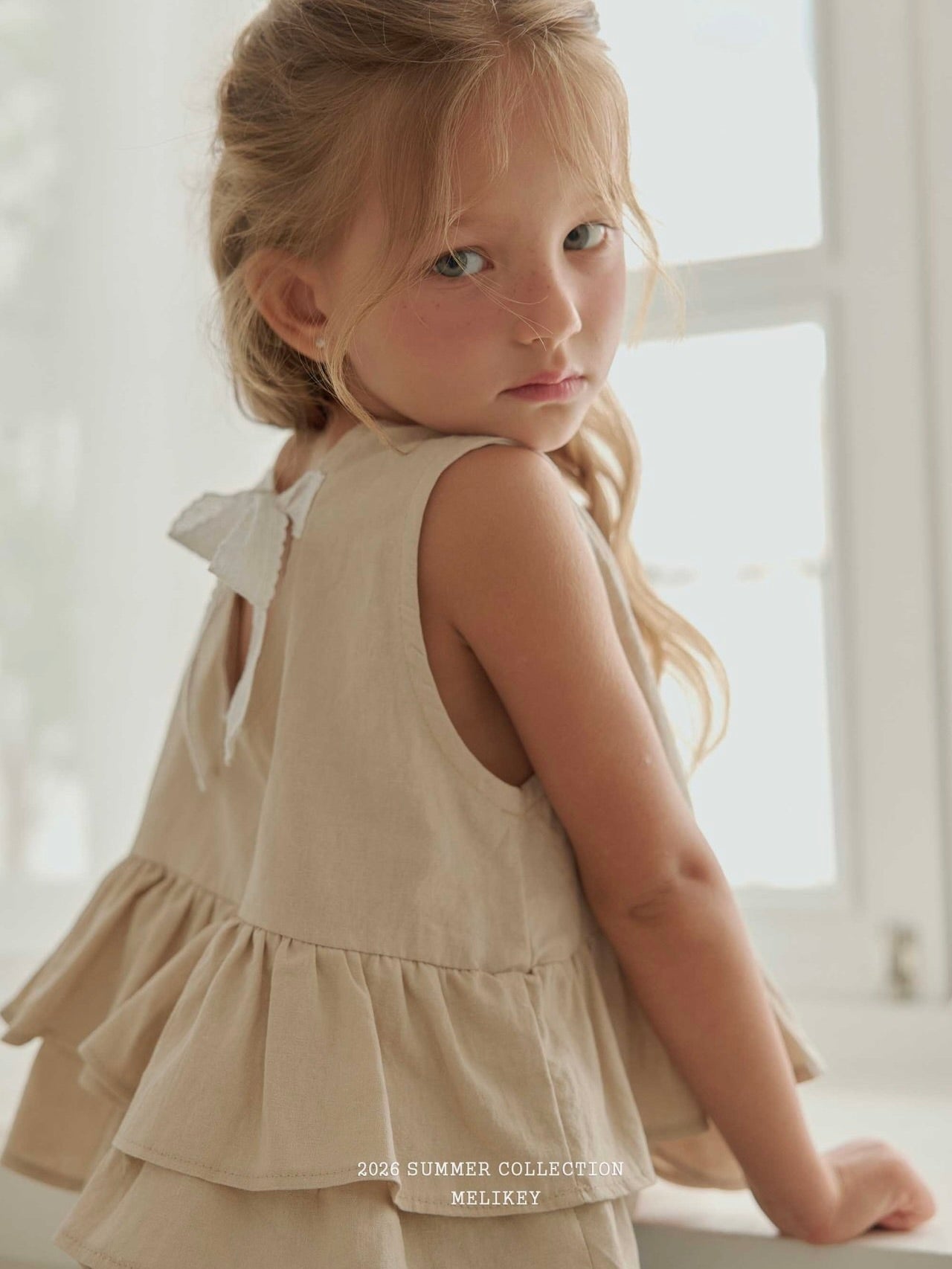 Ribbon tiered sleeveless blouse