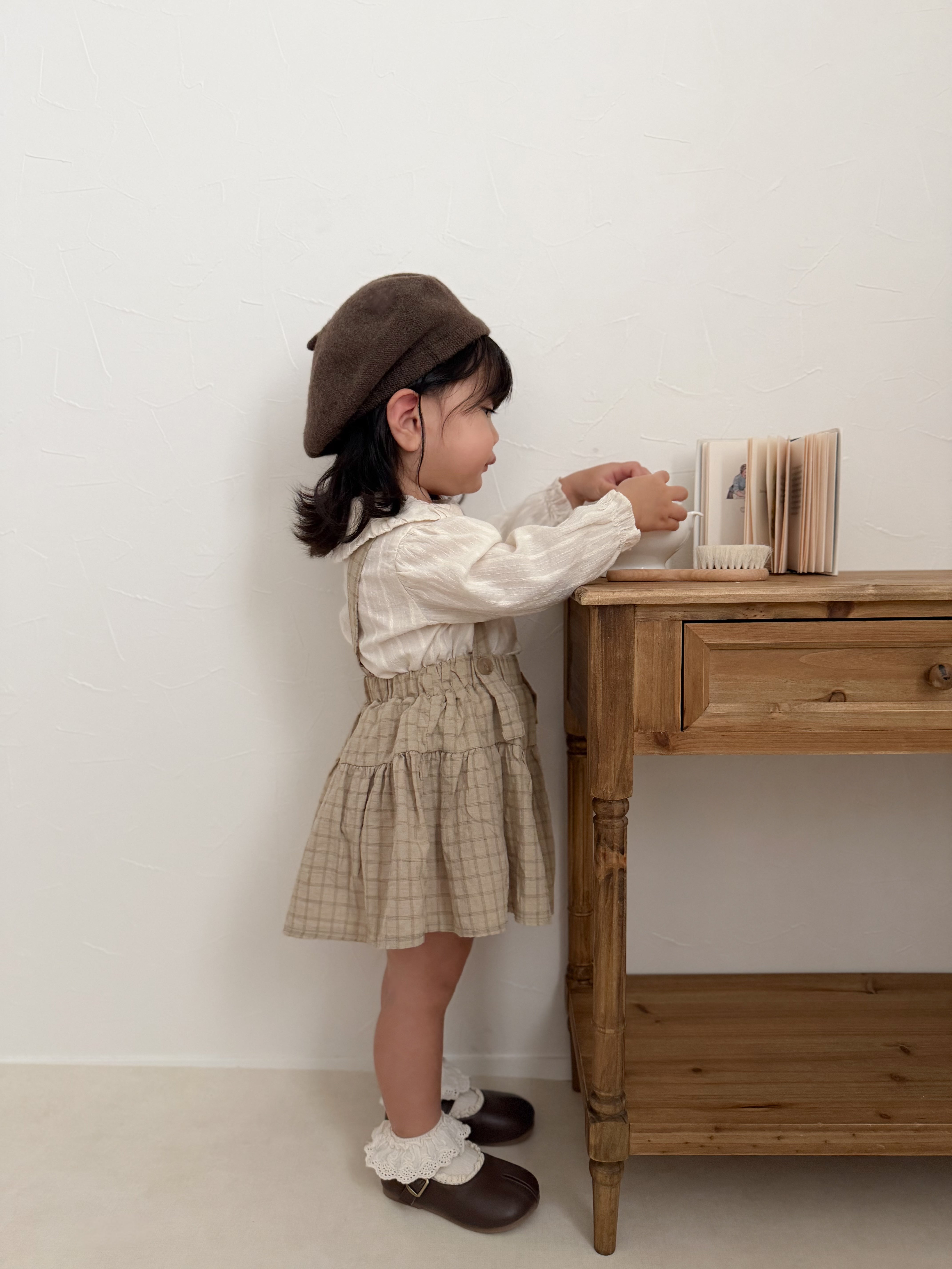 Volume collar blouse