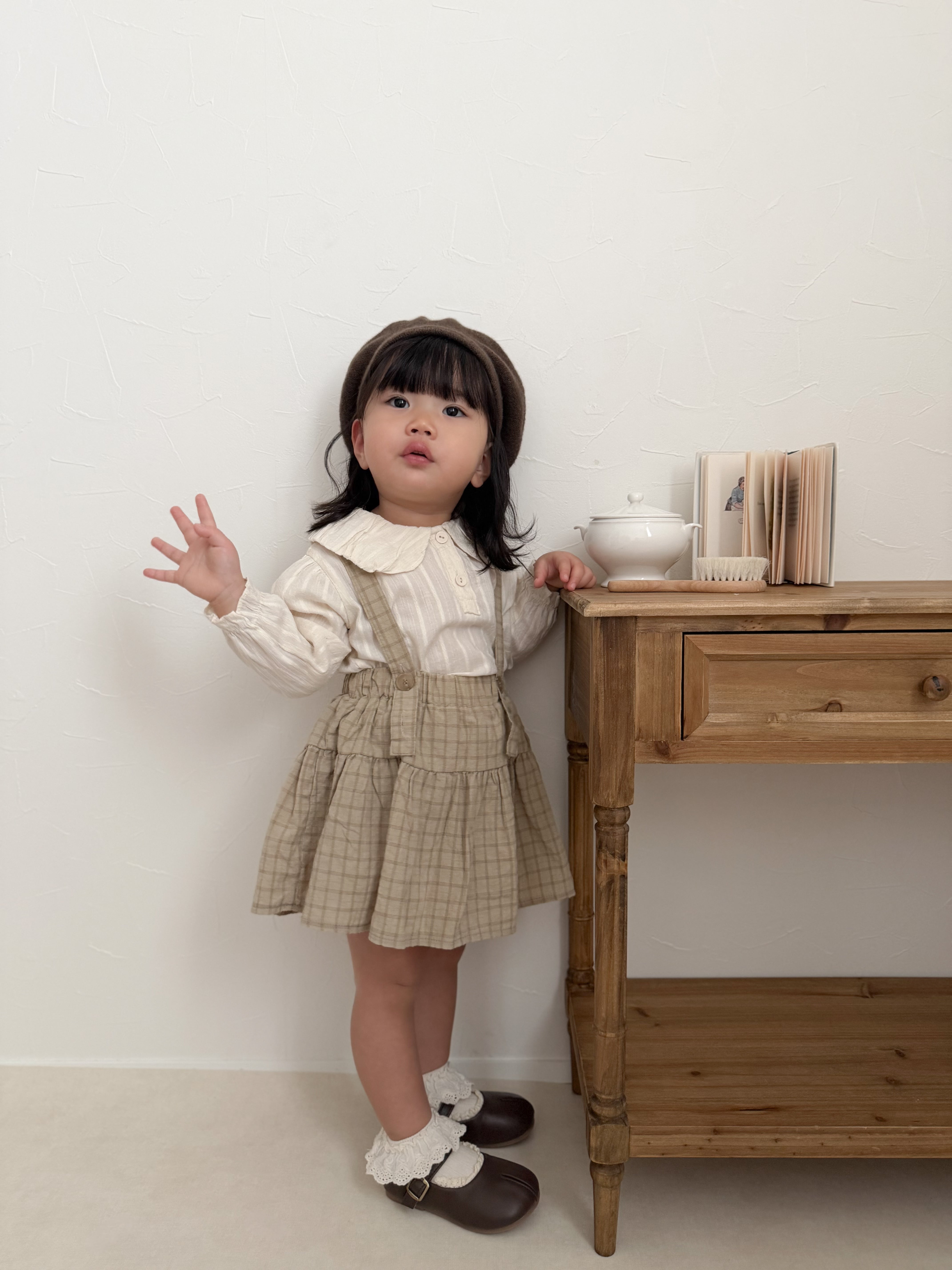 Volume collar blouse