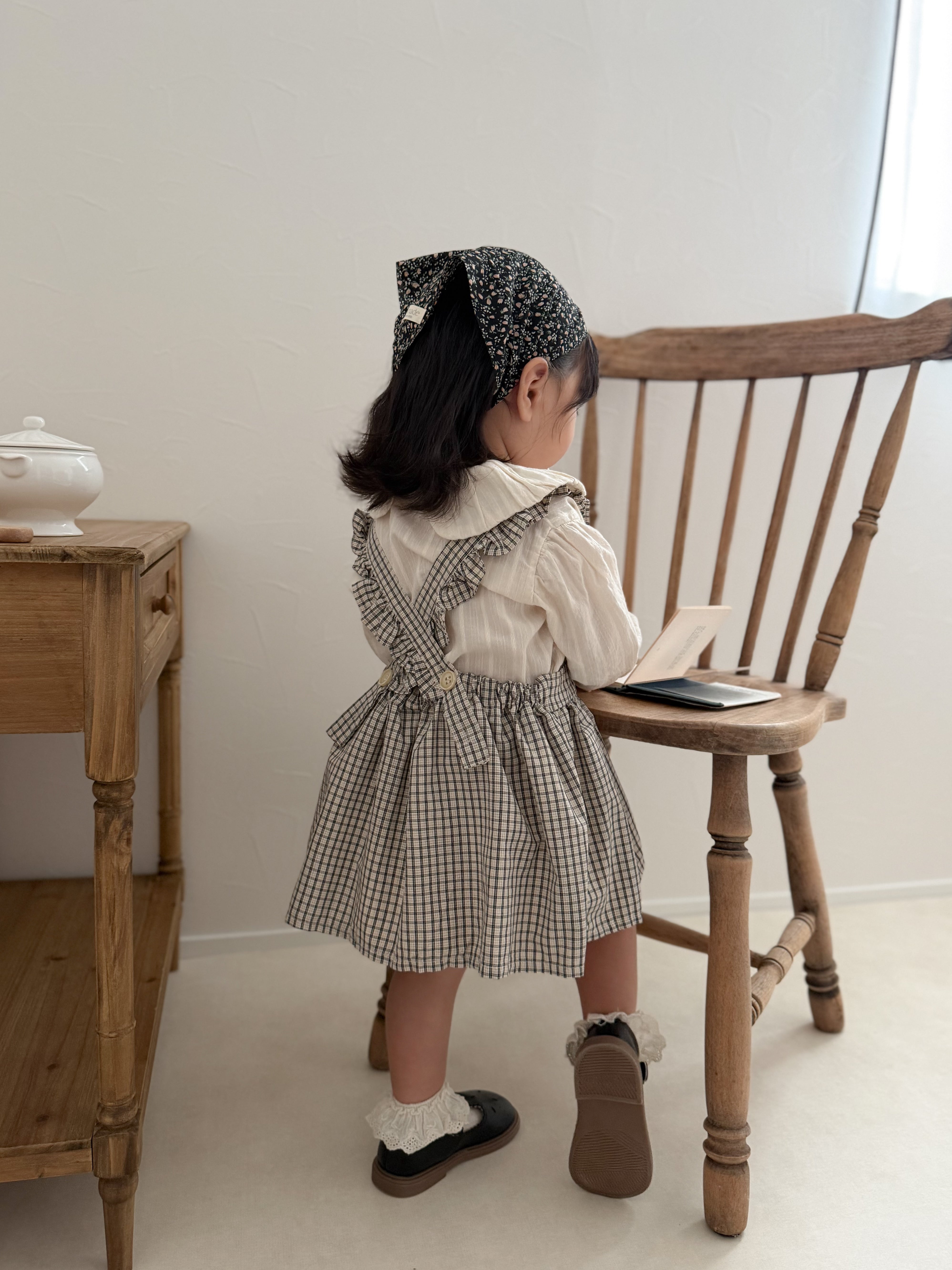 Volume collar blouse