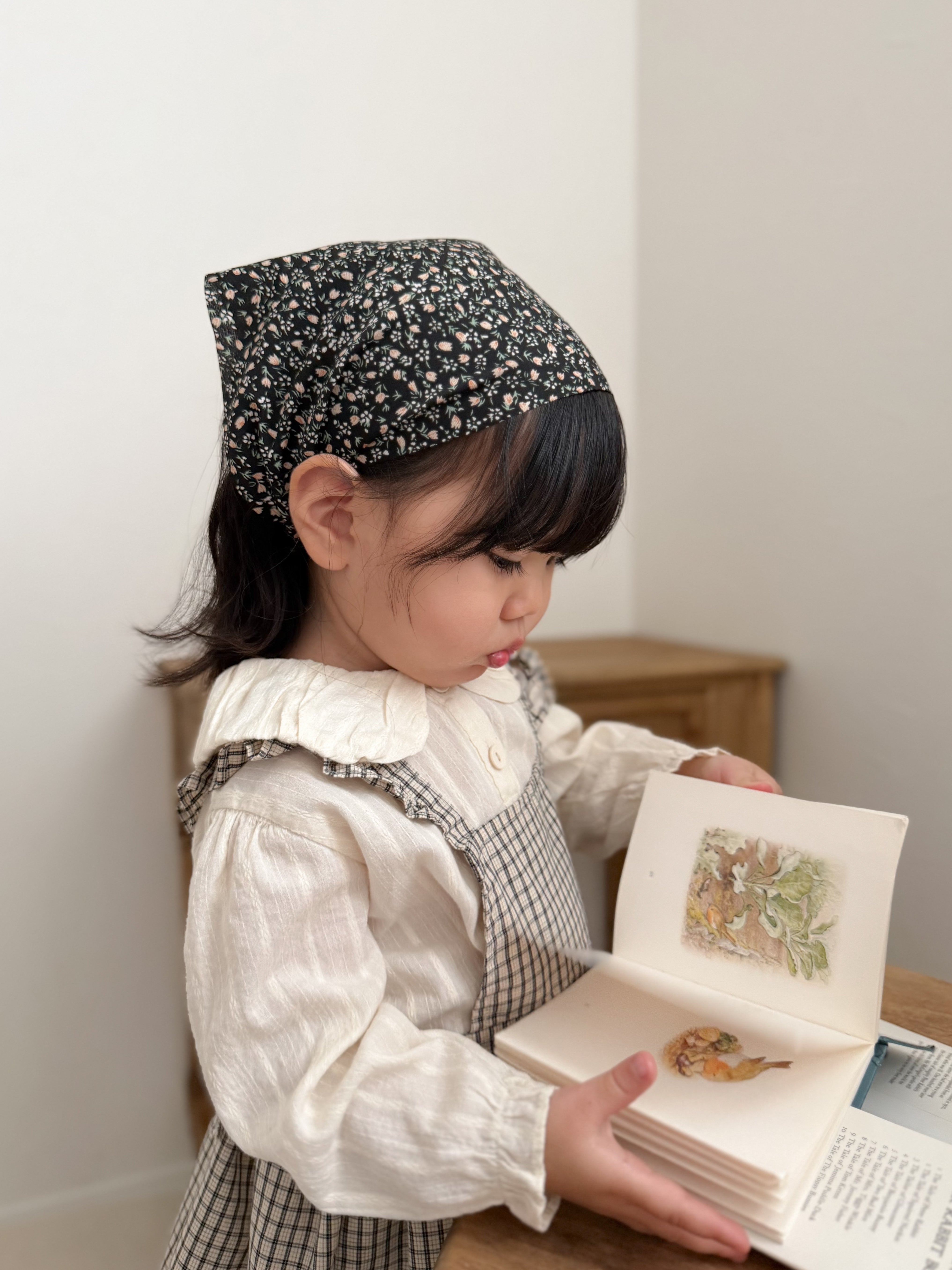 Volume collar blouse