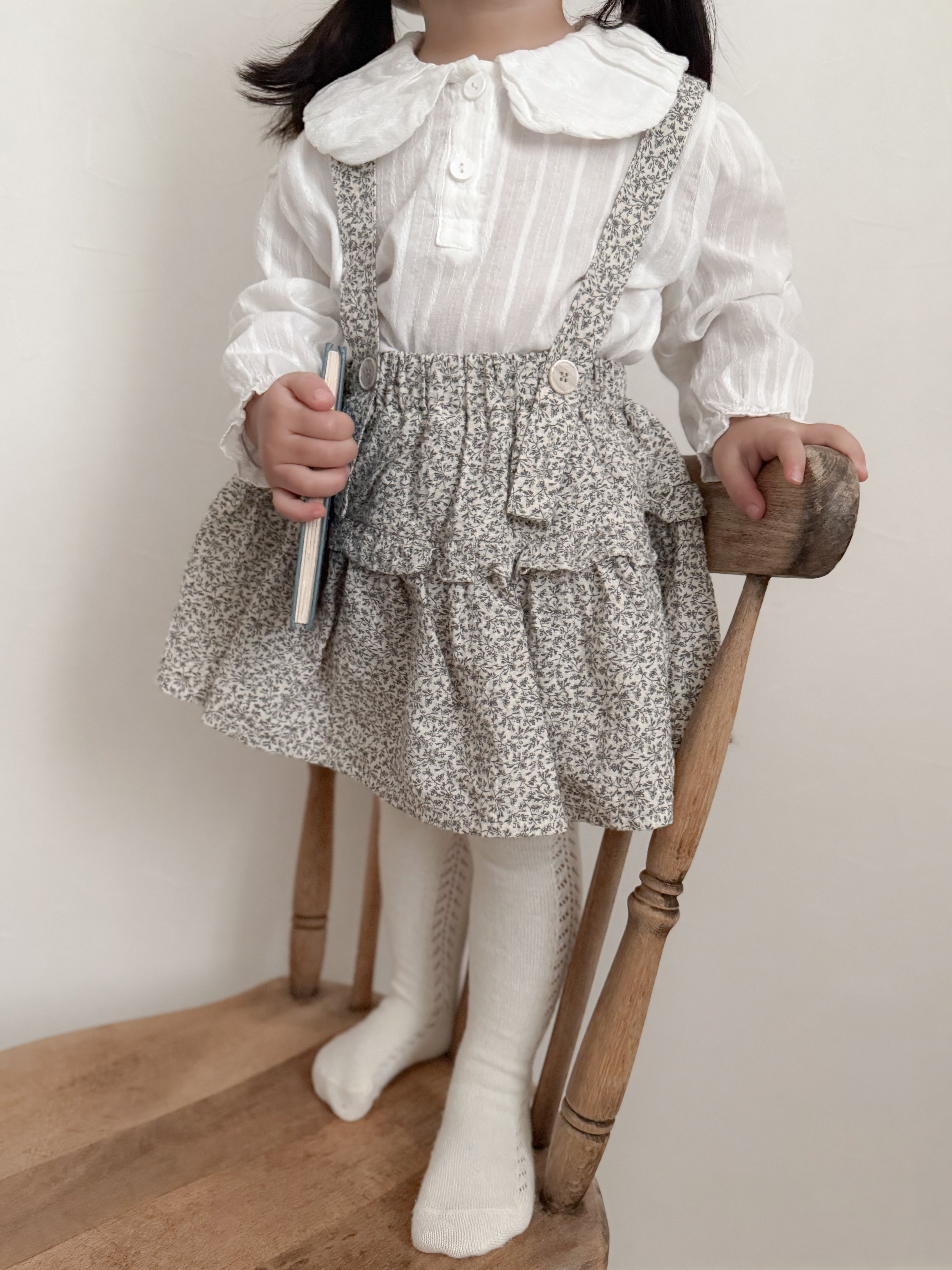 Volume collar blouse