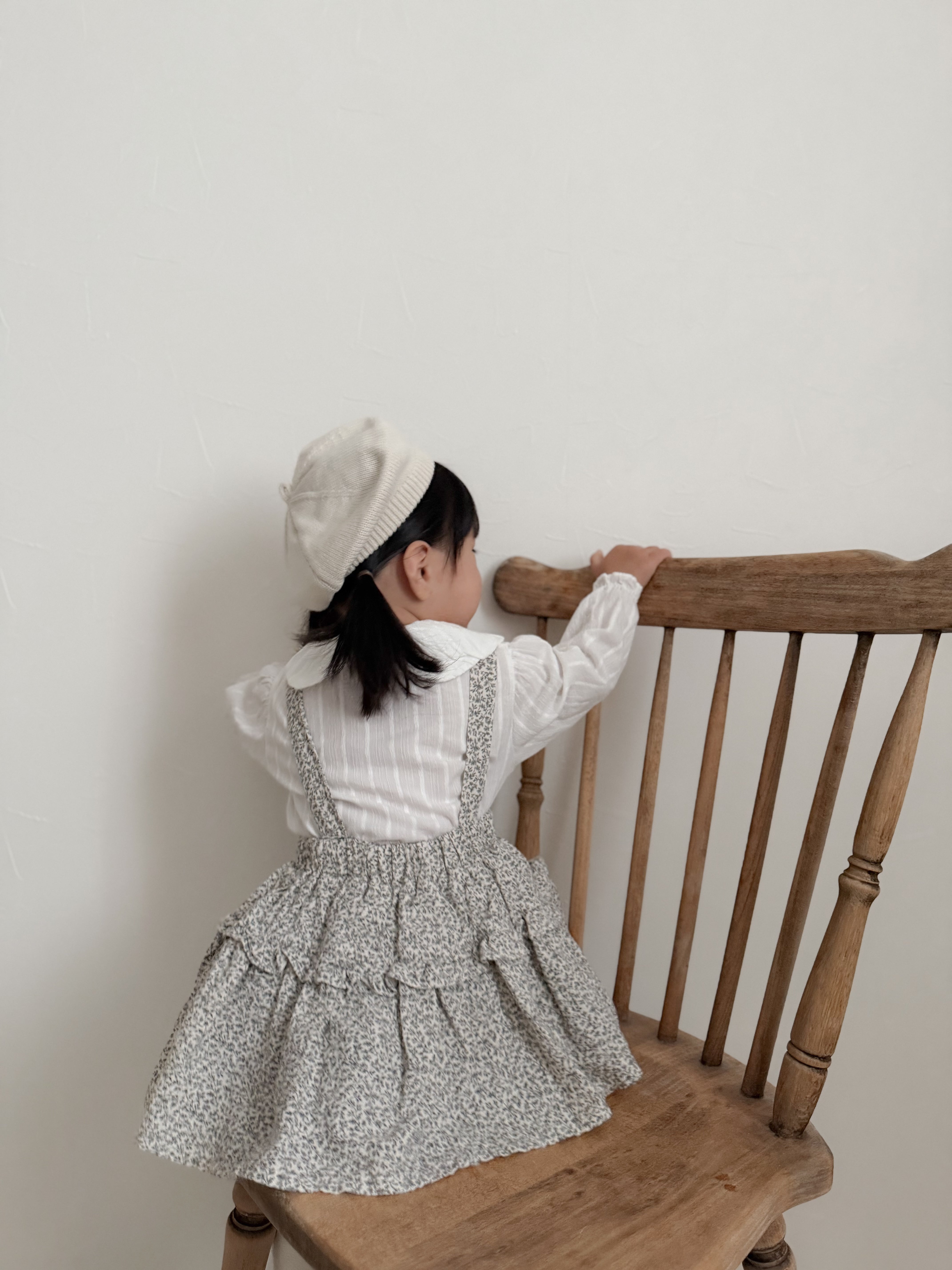 Volume collar blouse