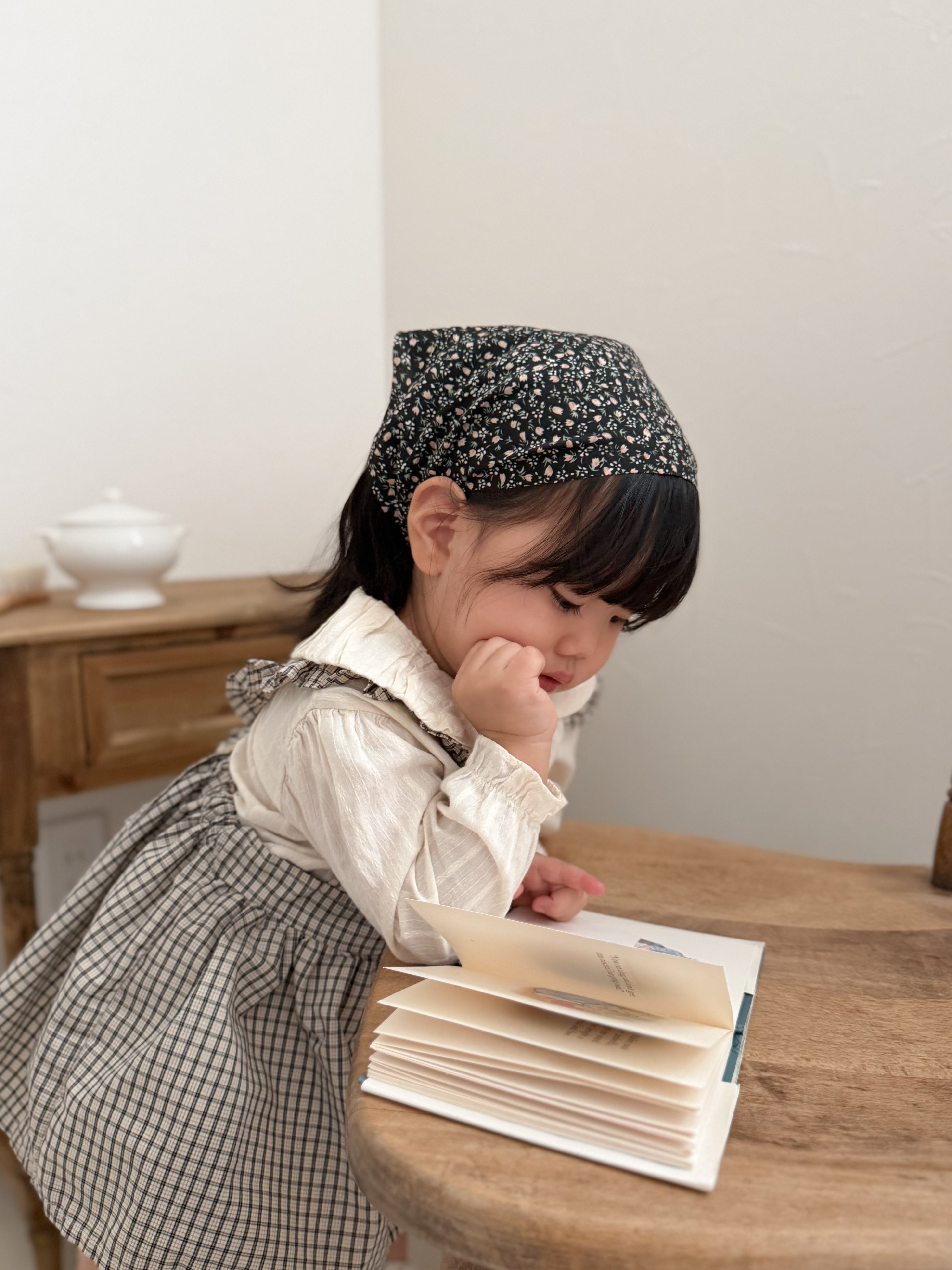 Volume collar blouse